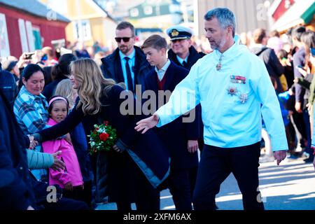 Groenland, Danemark. 04 juillet 2024. Le roi Frederick X et la reine Mary arrivent à Nuuk au Groenland, le jeudi 4 juillet 2024. Le couple royal visite officiellement le Groenland du 29 juin au 6 juillet 2024. La visite commence dans la baie de Disko et le couple royal voyage ensuite avec Dannebrog vers le sud le long de la côte ouest du Groenland. (Photo : IDA Marie Odgaard/Scanpix 2024) crédit : Ritzau/Alamy Live News Banque D'Images