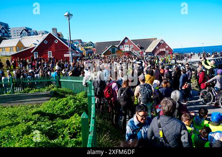 Groenland, Danemark. 04 juillet 2024. Le roi Frederick X et la reine Mary arrivent à Nuuk au Groenland, le jeudi 4 juillet 2024. Le couple royal visite officiellement le Groenland du 29 juin au 6 juillet 2024. La visite commence dans la baie de Disko et le couple royal voyage ensuite avec Dannebrog vers le sud le long de la côte ouest du Groenland. (Photo : IDA Marie Odgaard/Scanpix 2024) crédit : Ritzau/Alamy Live News Banque D'Images