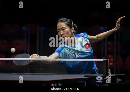 Bangkok, Thaïlande. 04 juillet 2024. Zhu Chengzhu de Hong Kong joue contre Chen Szu-Yu de Taipei chinois (non représenté sur la photo) lors de la ronde unique de tennis de table féminine de 64 dans le concours World Tennis Star Bangkok 2024 au stade Huamark Indoor Stadium. Chen Szu-Yu a remporté Zhu Chengzhu 3-1 (11:9, 11:9, 6:11, 11:6,) crédit : SOPA images Limited/Alamy Live News Banque D'Images