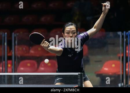 Bangkok, Thaïlande. 04 juillet 2024. Yuan Wan, d'Allemagne, joue contre Lee Eunhye, de Corée du Sud (non représenté) lors de la ronde unique de tennis de table féminine de 64 dans le concours World table Tennis Star Bangkok 2024 au stade Huamark Indoor Stadium. Yuan Wan over Lee Eunhye 3-1 (6:11, 11:4, 11:8, 11:8, 11:8,) crédit : SOPA images Limited/Alamy Live News Banque D'Images