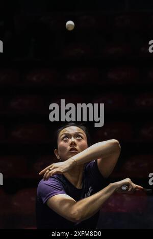 Bangkok, Thaïlande. 04 juillet 2024. Yuan Wan, d'Allemagne, joue contre Lee Eunhye, de Corée du Sud (non représenté) lors de la ronde unique de tennis de table féminine de 64 dans le concours World table Tennis Star Bangkok 2024 au stade Huamark Indoor Stadium. Yuan Wan over Lee Eunhye 3-1 (6:11, 11:4, 11:8, 11:8, 11:8,) crédit : SOPA images Limited/Alamy Live News Banque D'Images