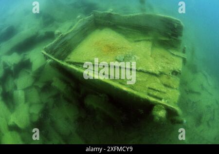 Chariot de mine dans une carrière d'ardoise inondée sur l'île de Belnahua. Écosse. 1996 Banque D'Images