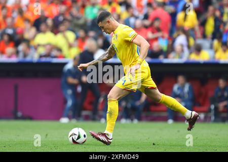 Munich, Allemagne. 02 juillet 2024. Bogdan Racovitan n°24 de Roumanie dans le Round 16 de l'UEFA Euro 2024 entre LA ROUMANIE et LES PAYS-BAS à l'Allianz Arena de Munich, Allemagne crédit : Mickael Chavet/Alamy Live News Banque D'Images