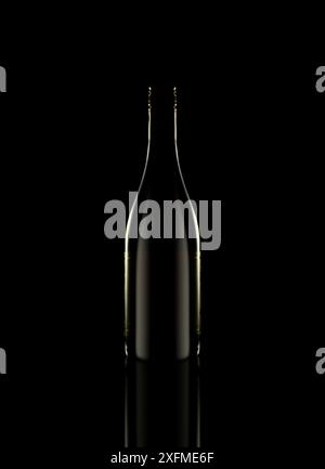 Un récipient vide de bouteille de vin sur le fond réfléchissant isolé noir. Banque D'Images