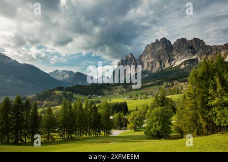 Pomagaonon au-dessus de Cortina d'Ampezzo, Dolomites, province de Belluno, Vénétie, Italie, septembre 2015. Banque D'Images