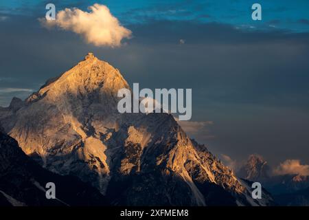 Lumière du soir sur Gruppo del Sorapiss, Dolomites, province de Belluno, Vénétie, Italie, septembre 2015. Banque D'Images