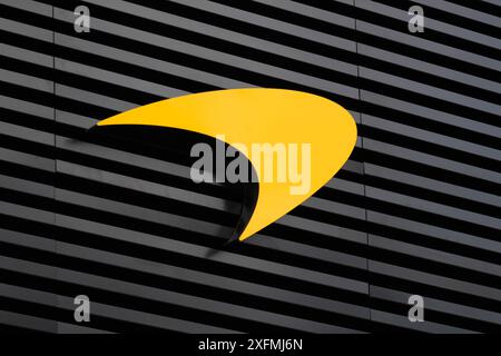 Silverstone, Royaume-Uni. 04 juillet 2024. Logo de l'écurie de formule 1 McLaren lors de la Journée des médias. AHMAD ALSHEHAB/Alamy Live News Banque D'Images