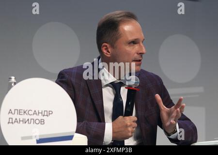 Saint-Pétersbourg - 04 juil. 2024, Saint-Pétersbourg, Russie. 04 juillet 2024. Alexander Danilov, Directeur du Département de la réglementation bancaire et de l'analytique de la Banque de Russie, lors de la session réforme de la réglementation bancaire et de la supervision : Focus sur le risque de concentration du Congrès financier de la Banque de Russie à Saint-Pétersbourg, Russie. Crédit : SOPA images Limited/Alamy Live News Banque D'Images