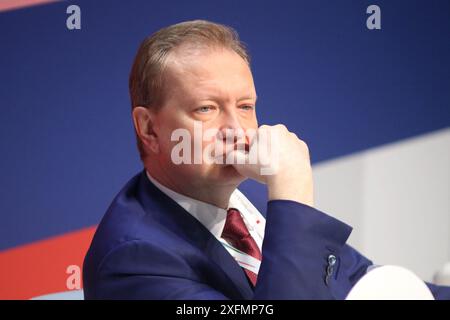 Saint-Pétersbourg - 04 juil. 2024, Saint-Pétersbourg, Russie. 04 juillet 2024. Vadim Mikhailov, vice-président principal pour l'économie et les finances, chemins de fer russes, lors de la session réforme de la réglementation et de la supervision bancaires : Focus sur le risque de concentration du Congrès financier de la Banque de Russie à Saint-Pétersbourg, Russie. Crédit : SOPA images Limited/Alamy Live News Banque D'Images