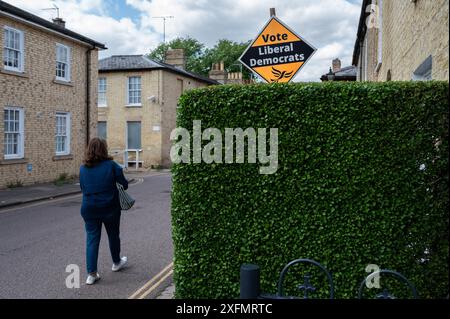 Cambridge, Royaume-Uni. 4 juillet 2024. Un panneau « vote libéraux démocrates » vu à Cambridge. Les électeurs de tout le Royaume-Uni se rendent dans les bureaux de vote pour voter pour l'élection générale. Crédit : David Tramontan / Alamy Live News Banque D'Images