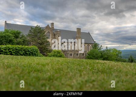 Ithaca, New York, États-Unis - 30 juin 2024 : photo de jour du Willard Straight Hall, bâtiment du syndicat étudiant sur le campus d'Ithaca, NY, États-Unis de l'Université Cornell. Banque D'Images