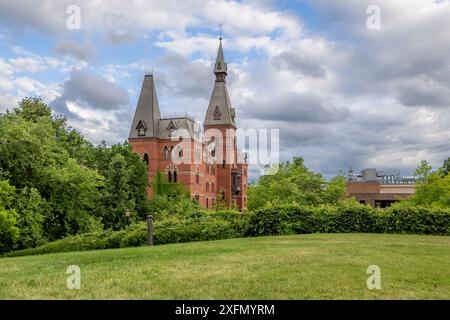 Ithaca, New York, États-Unis - 30 juin 2024 : photo de jour de Sage Hall, bâtiment sur le campus d'Ithaca, NY, États-Unis de l'Université Cornell. Banque D'Images