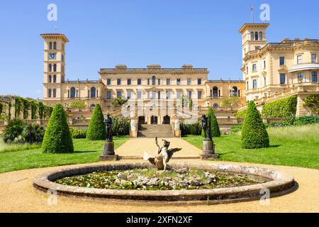 Osborne House Île de Wight East Cowes Lily étang dans le jardin arrière de la reine Victorias maison d'été Île de Wight Angleterre Royaume-Uni GB Europe Banque D'Images