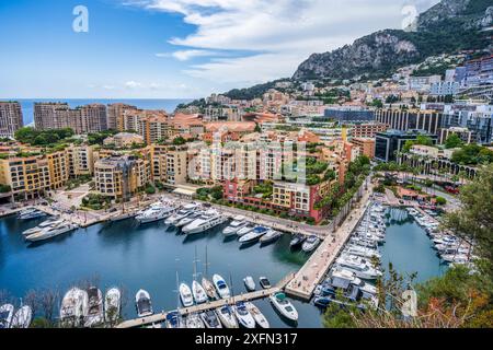 Bateaux amarrés dans le port de plaisance de Fontvielle à Monte Carlo, Monaco sur la Côte d'Azur, Côte d'Azur Banque D'Images