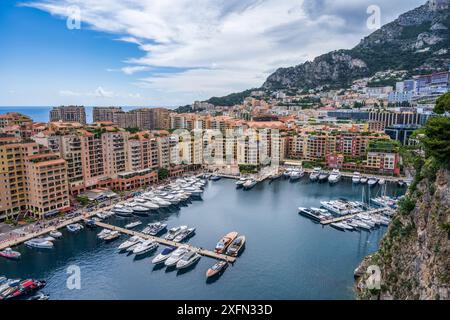 Bateaux amarrés dans le port de plaisance de Fontvielle à Monte Carlo, Monaco sur la Côte d'Azur, Côte d'Azur Banque D'Images