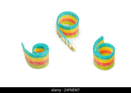 Bonbons colorés variés. Vue de dessus. Beignets en gelée. Ours en gelée. Isolé sur un fond blanc. Banque D'Images