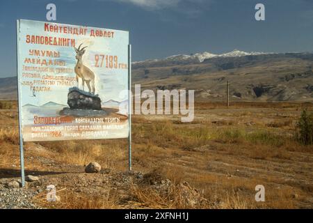 Signez dans la chaîne de montagnes Kugitang, Turkménistan 1990. Petit repro seulement. Banque D'Images