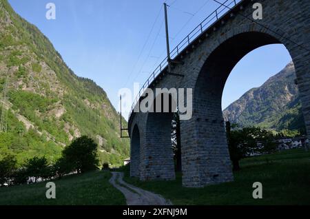 Kreisviadukt von Brusio, Suisse, Europe Banque D'Images