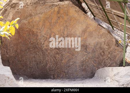 Sculptures en bas relief à Chalcatzingo, Mexique. Art olmèque de 1500BC-500BC, pierres représentant des humains et des félins, probablement des jaguars. Banque D'Images