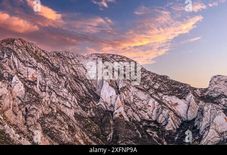 Coucher de soleil à la Huasteca, parc écologique. Banque D'Images