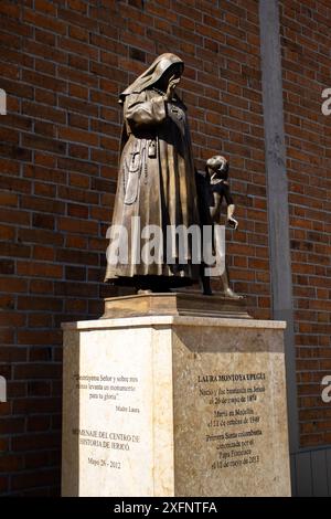 Jerico, Colombie - 16 janvier 2024 : Statue de la Sainte mère Laura Montoya dans sa belle ville natale de Jerico dans le département d'Antioquia. Banque D'Images