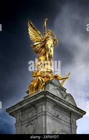 Winged Victory, Queen Victoria Memorial, James's Park, Londres, Angleterre, U. K Banque D'Images