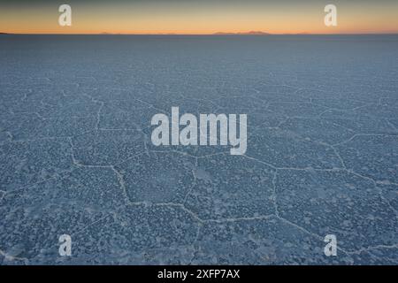 Salt Pan, Salar de Uyuni au lever du soleil, Altiplano, Bolivie, avril. Banque D'Images