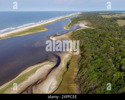 Plage dans le Parc National de Loango, Parc National de Loango, Océan Atlantique, vue aérienne, Province Ogooue-maritime, Gabon Banque D'Images