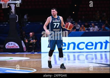 Pirée, Pirée, Grèce. 4 juillet 2024. 77 LA slovène LUKA DONCIC joue lors du tournoi de qualification olympique FIBA 2024, match opposant la Slovénie et la Nouvelle-Zélande au Peace & Friendship Stadium le 4 juillet 2024, au Pirée, en Grèce. (Crédit image : © Stefanos Kyriazis/ZUMA Press Wire) USAGE ÉDITORIAL SEULEMENT! Non destiné à UN USAGE commercial ! Banque D'Images