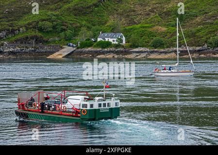 MV Glenachulish, ferry tournant assurant un service d'été entre Glenelg et Kylerhea, sur l'île de Skye, Highlands écossais, Écosse, Royaume-Uni, juin 2017 Banque D'Images