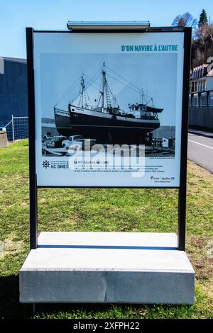 AC Davie Shipyard M/V Tabatiere Trawler enseigne au parc Quai paquet à Lévis, Québec, Canada Banque D'Images