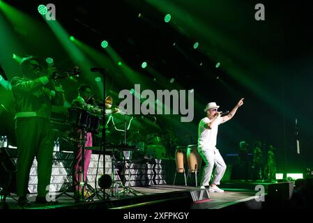 Munich, Allemagne. 04 juillet 2024. Munich, Allemagne, 4 juillet 2024 : Jan Delay & Disko No. 1 lors du Best of 25 Years Tour 2024 au Tollwood Festival, Munich, Allemagne. (Sven Beyrich/SPP) crédit : photo de presse sportive SPP. /Alamy Live News Banque D'Images