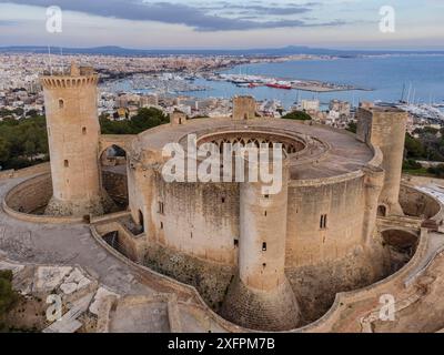 Château de Bellver sur la baie de Palma, Majorque, Iles Baléares, Espagne Banque D'Images