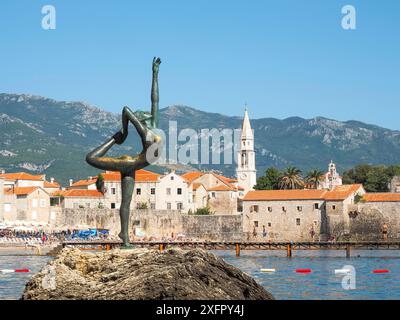 Sculpture de danseuse fille à Budva, Monténégro Banque D'Images