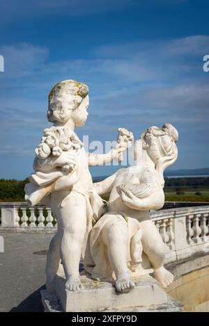 Statue dans les jardins du Schloss Hof à Vienne, Autriche Banque D'Images