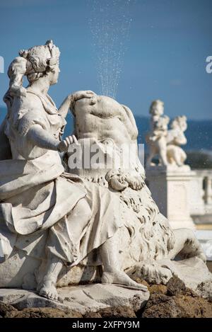 Statue dans les jardins du Schloss Hof à Vienne, Autriche Banque D'Images