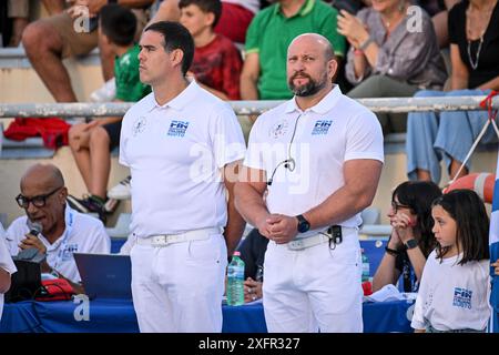 Arbitres lors de la Sardinia Cup 2024 - Italie vs Grèce, match international de waterpolo à Alghero, Italie, 04 juillet 2024 Banque D'Images