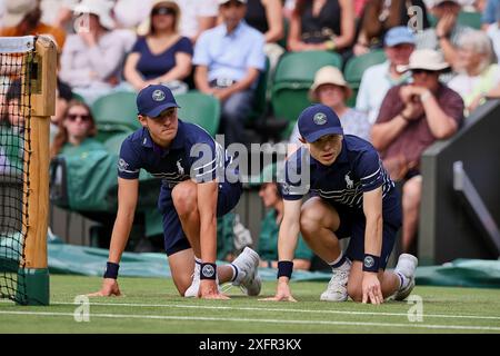 Londres, Londres, Grande-Bretagne. 4 juillet 2024. Ballboys pendant les Championnats de Wimbledon (crédit image : © Mathias Schulz/ZUMA Press Wire) USAGE ÉDITORIAL SEULEMENT! Non destiné à UN USAGE commercial ! Banque D'Images