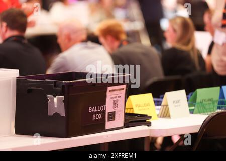 Blyth, Royaume-Uni - dépouillement et déclaration des résultats des élections générales britanniques pour les circonscriptions de Northumberland crédit : Jill ODonnell/Alamy Live News Banque D'Images