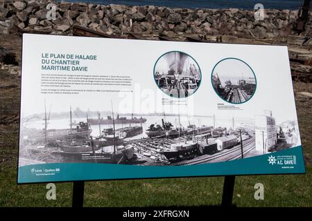 Panneau de construction du chemin de halage du chantier naval AC Davie au parc Quai paquet à Lévis, Québec, Canada Banque D'Images