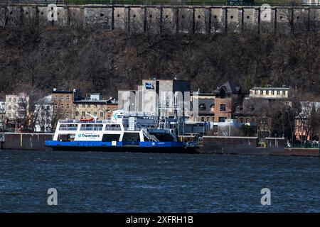Ferry crossing between Levis and Quebec City, Quebec, Canada Banque D'Images