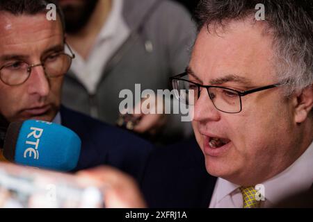 Stephen Farry, candidat de l'Alliance pour la circonscription de North Down, au Titanic Exhibition Centre de Belfast, lors du dépouillement pour les élections générales de 2024. Date de la photo : vendredi 5 juillet 2024. Banque D'Images