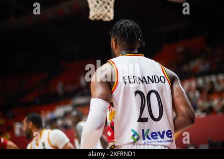 Valencia, Espagne. 04 juillet 2024. Bruno Fernando de l'équipe d'Angola vu en action pendant le match entre l'Angola et le Liban au Pabellon Fuente de San Luis. Score final ; Angola 70 : 74 Liban. (Photo de Vicente Vidal Fernandez/SOPA images/Sipa USA) crédit : Sipa USA/Alamy Live News Banque D'Images