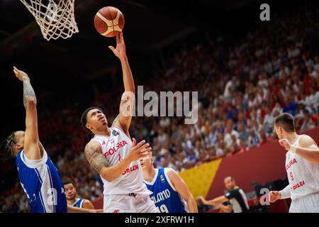 Valencia, Espagne. 04 juillet 2024. AJ Slaughter de l'équipe polonaise vue en action pendant le match entre la Pologne et la Finlande au Pabellon Fuente de San Luis. Score final ; Pologne 88 : 89 Finlande. Crédit : SOPA images Limited/Alamy Live News Banque D'Images