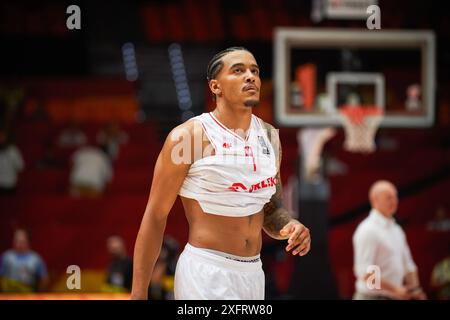 Valencia, Espagne. 04 juillet 2024. Jeremy Sochan de l'équipe polonaise vu en action pendant le match entre la Pologne et la Finlande au Pabellon Fuente de San Luis. Score final ; Pologne 88 : 89 Finlande. (Photo de Vicente Vidal Fernandez/SOPA images/Sipa USA) crédit : Sipa USA/Alamy Live News Banque D'Images