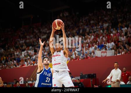 Valencia, Espagne. 04 juillet 2024. AJ Slaughter de l'équipe polonaise vue en action pendant le match entre la Pologne et la Finlande au Pabellon Fuente de San Luis. Score final ; Pologne 88 : 89 Finlande. (Photo de Vicente Vidal Fernandez/SOPA images/Sipa USA) crédit : Sipa USA/Alamy Live News Banque D'Images