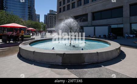 Vancouver CAN, Kanada / Canada, Urlaubseindruecke und Sehenswuerdigkeiten, Vancouver, Centre-ville, 04.07.2024. Brunnen an der Waterfront. CAN, Kanada / Canada, Urlaubseindruecke und Sehenswuerdigkeiten, Vancouver, Centre-ville, 04.07.2024. *** Vancouver CAN, Canada Canada, impressions de vacances et lieux d'intérêt, Vancouver, Centre-ville, 04 07 2024 Fontaine au bord de l'eau CAN, Canada Canada, impressions de vacances et lieux d'intérêt, Vancouver, Centre-ville, 04 07 2024 Copyright : xEibner-Pressefoto/HeikexFeinerx EP HFR Banque D'Images