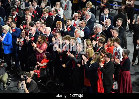 Glasgow, Royaume-Uni. 05 juillet 2024. Glasgow, Écosse. 5 juillet 2024PICTURED : scènes de l'intérieur du comte électoral de Glasgow à l'Emirates Arena (Sir Chris Hoy Vélodrome) à la veille finale des élections générales parlementaires britanniques de 2024, avec des urnes chargées et comptées et des candidats du parti surveillant et comptant. Crédit photo : Colin d Fisher. Crédit : Colin Fisher/Alamy Live News Banque D'Images