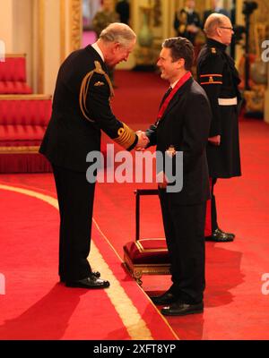 Photo datée du 12/02/14 de l'ancien directeur des poursuites pénales Sir Keir Starmer de Londres est fait Chevalier Commandeur de l'ordre du bain par le prince de Galles lors d'une cérémonie d'investiture au palais de Buckingham. Sir Keir Starmer va devenir le troisième premier ministre - et le premier travailliste - du règne du roi. La paire s'est rencontrée à de nombreuses occasions auparavant et semble avoir un rapport chaleureux. En tant que nouveau premier ministre, Sir Keir rencontrera le roi chaque mercredi pour une audience hebdomadaire privée afin de discuter des questions du gouvernement après les questions du premier ministre, avec la conversation habituellement t Banque D'Images