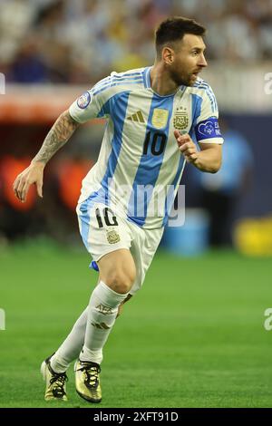 L attaquant argentin Lionel Messi regarde lors de la Copa America USA 2024, match quart de finale entre l Argentine et l Équateur, au stade NRG de Houston, TX, le 4 juillet 2024 HOUSTON ÉTATS-UNIS Copyright : xALEJANDROxPAGNIx Banque D'Images